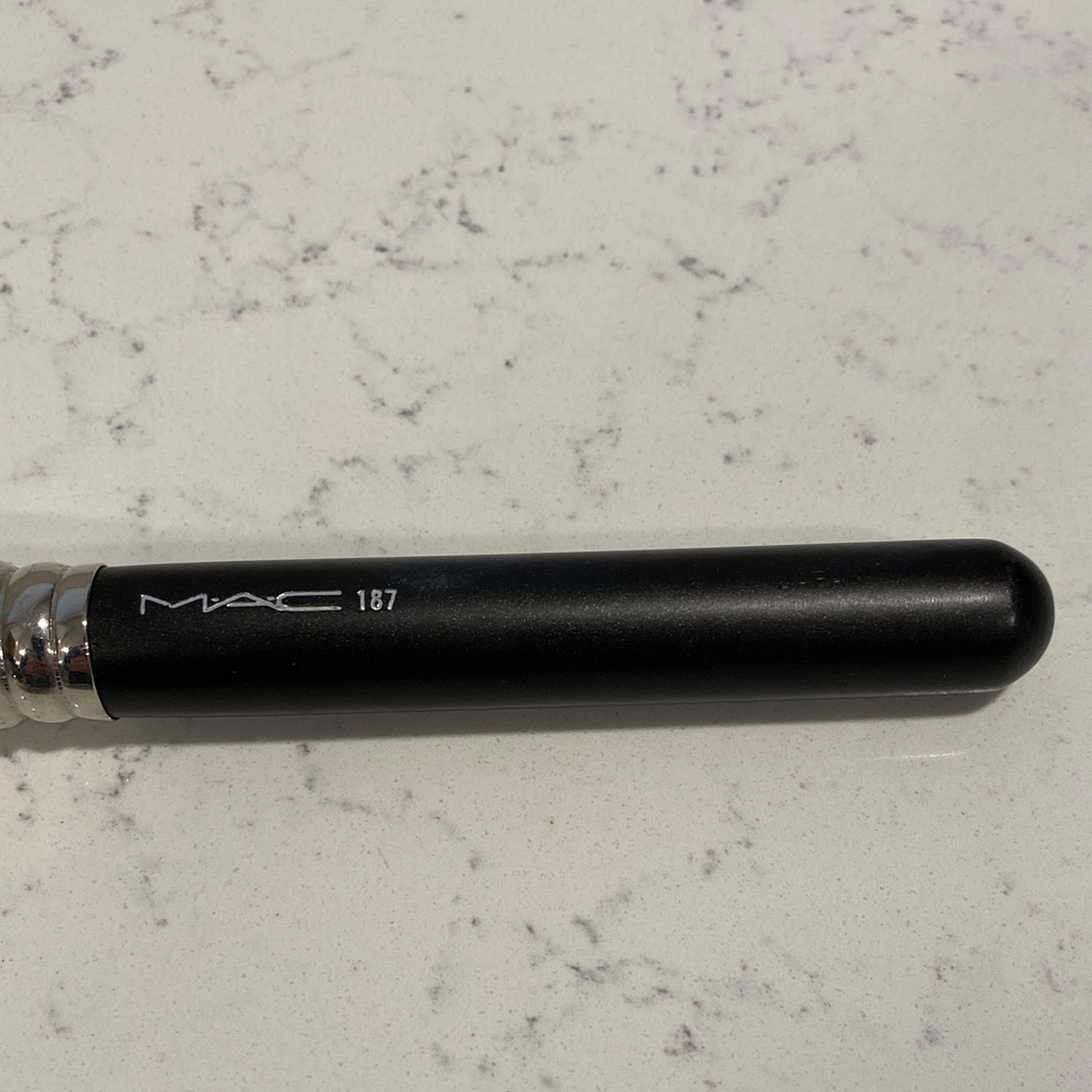 MAC Cosmetics 187 brush - Picture 3 of 5